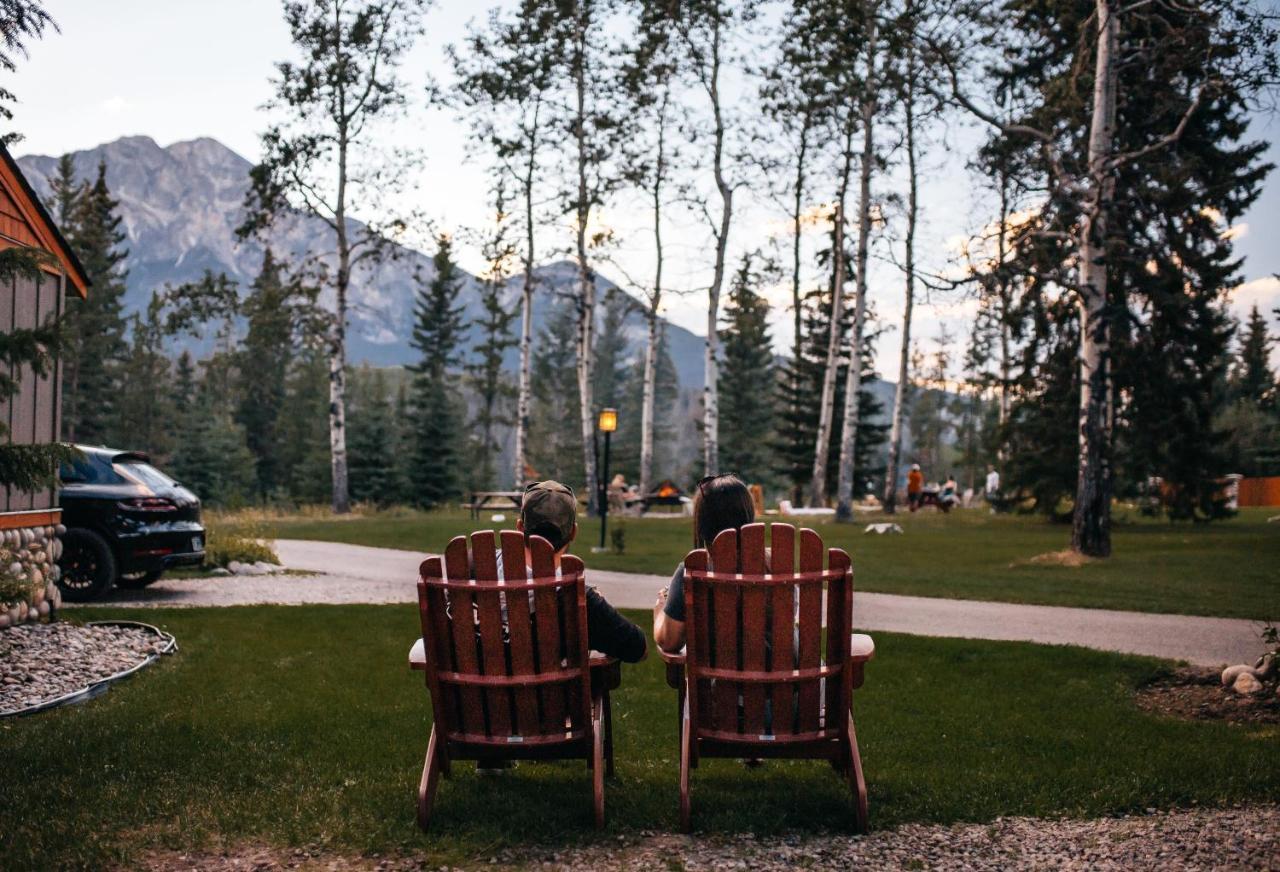 Patricia Lake Bungalows Jasper Exteriör bild